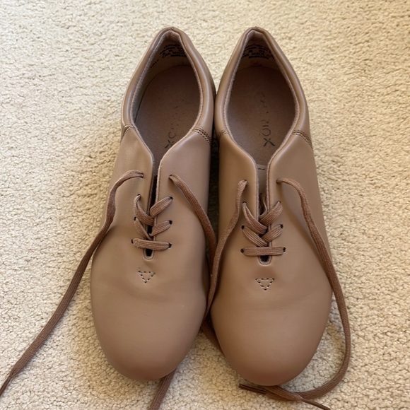 Women's Capezio Tan Tap Shoes size 8 Medium like new - Picture 1 of 4